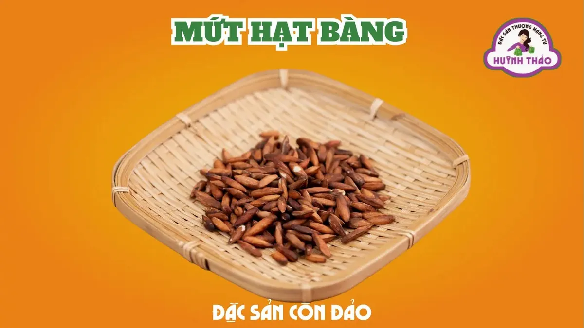 Toàn cảnh hạt bàng Côn Đảo rang thủ công tại cơ sở Huỳnh Thảo